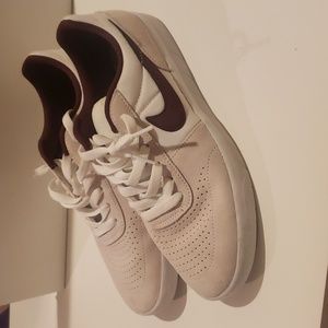 Nike SB White/Burgundy size 8